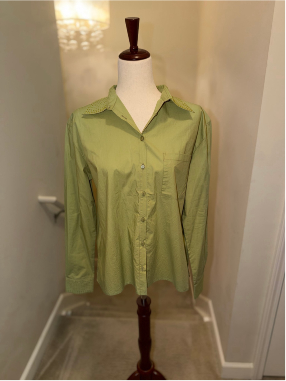 Women's Gold Hawk Button Down Shirt Size S Green Rhinestone Collar NWOT